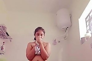 Chennai Hot It Girl Showing Her Nude Body With Tamil Audio